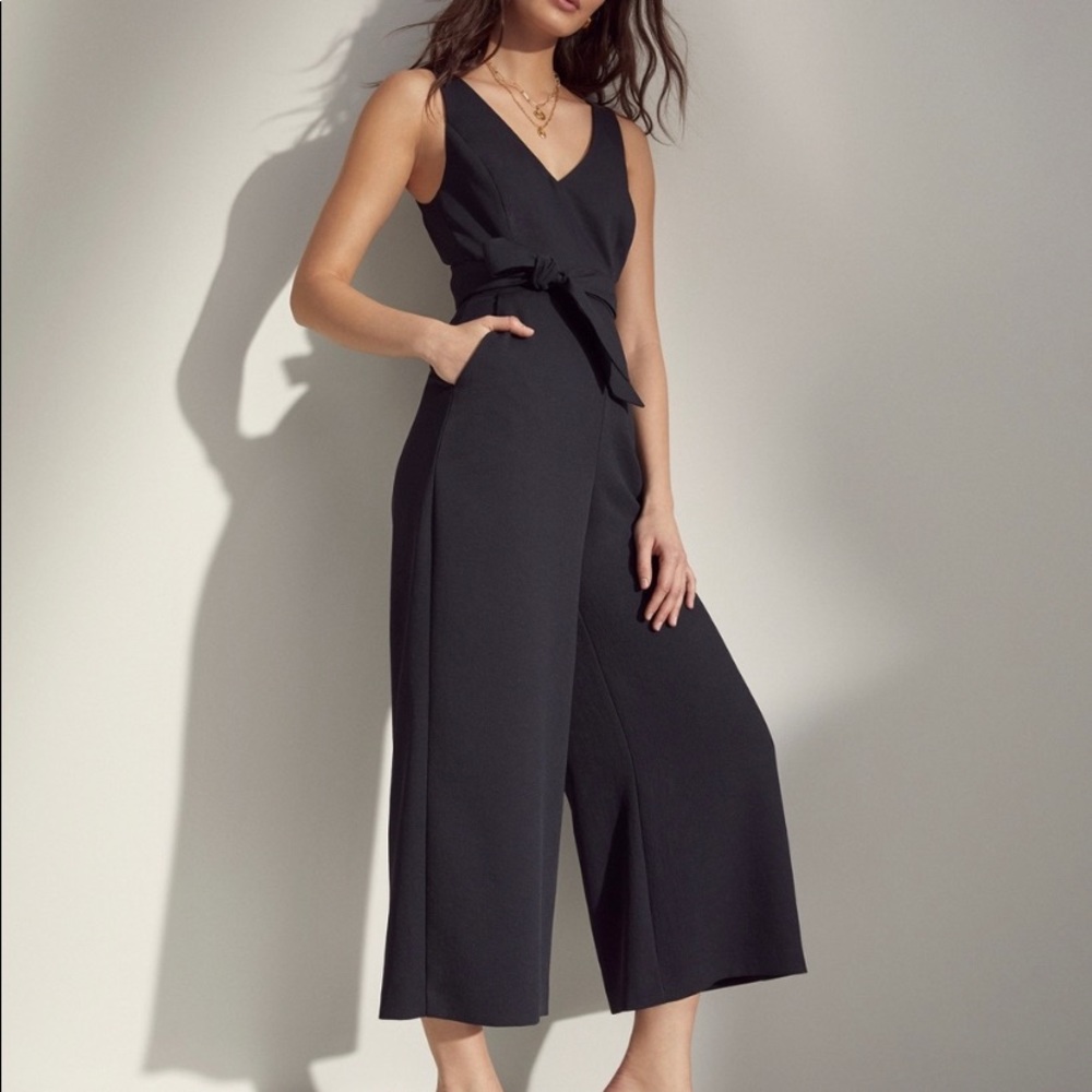 Aritzia Wilfred Écoulement V Jumpsuit black size 6